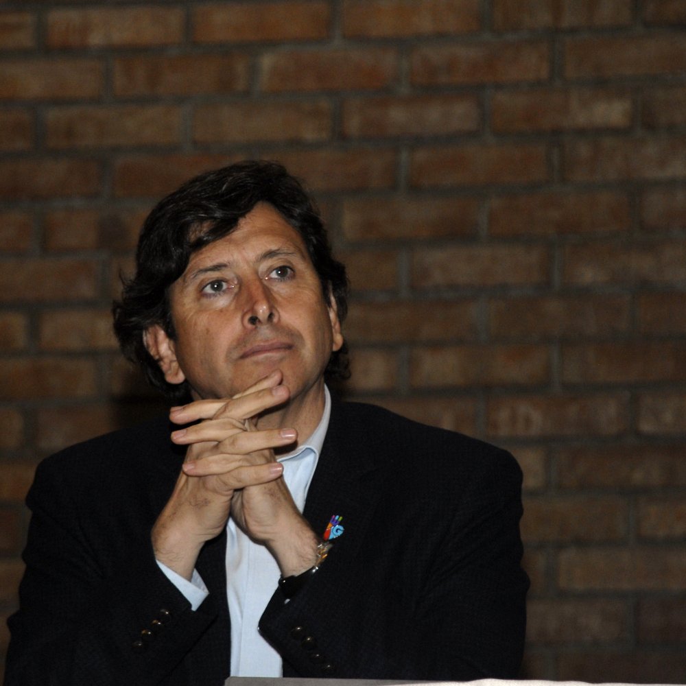 Millonario robo de kilómetros Lanpass afecta a Bachelet, Golborne y las hermanas Bolocco