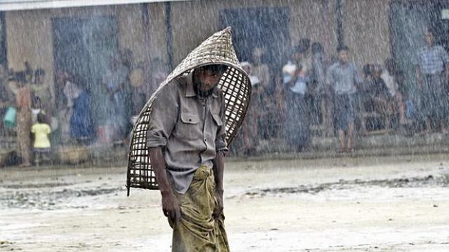 Al menos 450 mil personas fueron evacuadas en el este de la India por ciclón