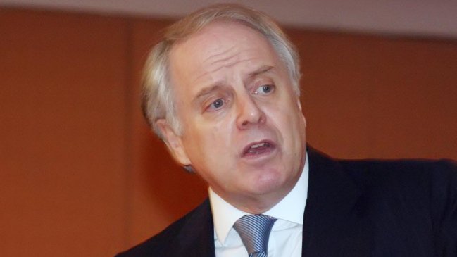 Marido de Matthei: Su programa es más de centro que de derecha