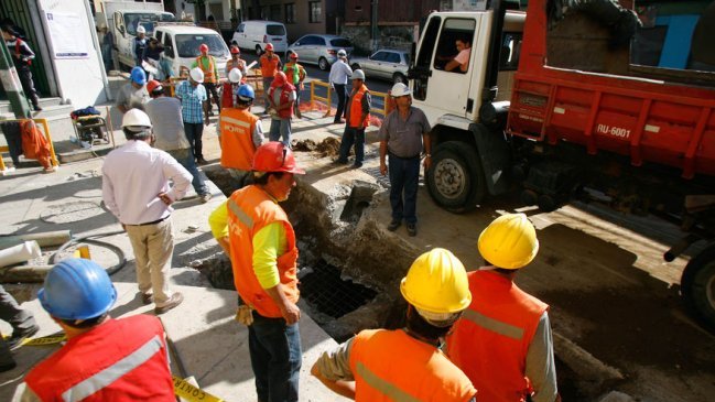 Intendente: Esval suma 270 millones de pesos en multas ante cortes