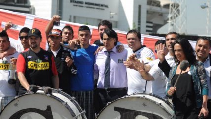   Marco Enríquez-Ominami se reunió con la Garra Blanca 