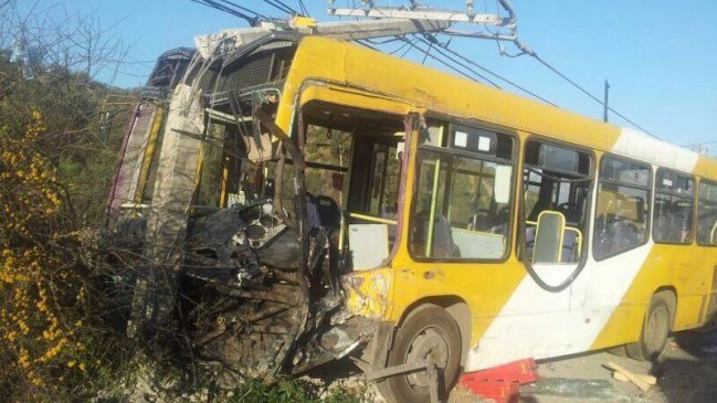 Choque de dos buses del Transantiago dejó 16 heridos