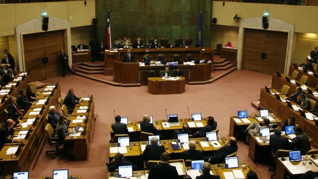 UDP: Carabineros y la radio reciben la mayor confianza de la ciudadanía