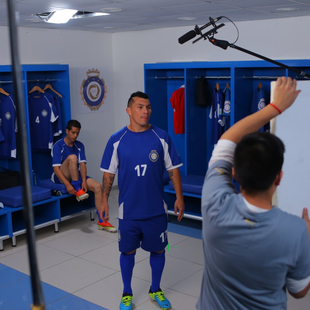 Gary Medel causó revuelo con la apertura de su cuenta oficial en Twitter