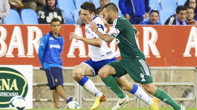 Angelo Henríquez participó en igualdad de Zaragoza ante Deportivo La Coruña