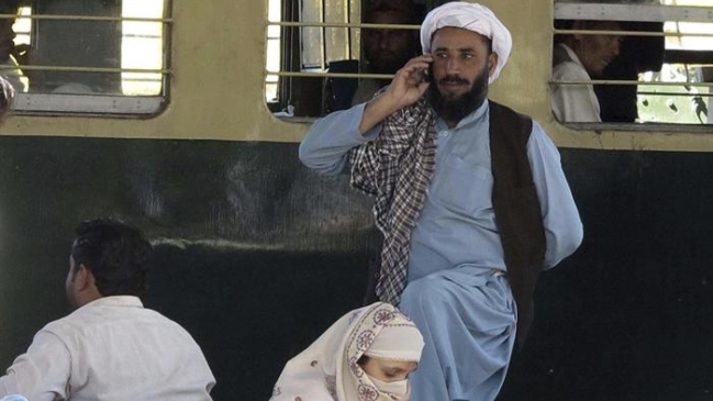 Una bomba colocada en la vía afectó a un tren en Pakistán