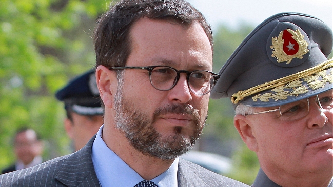 Hinzpeter se reunió con familiares de pasajeros de avioneta desaparecida