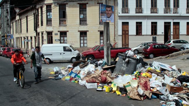 Alcalde de Valparaíso pide declarar alerta sanitaria por basura