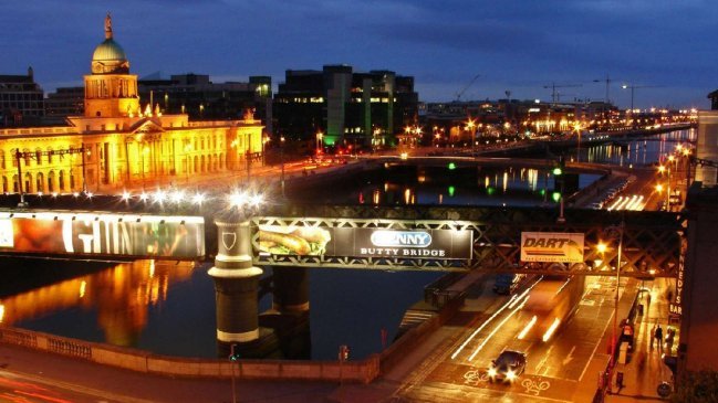 Irlanda: Policía quitó niña rubia de ojos azules a familia gitana