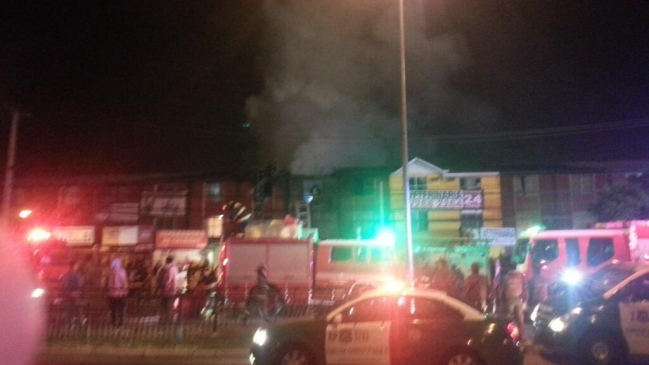 Incendio afecta a viviendas en la comuna de La Florida