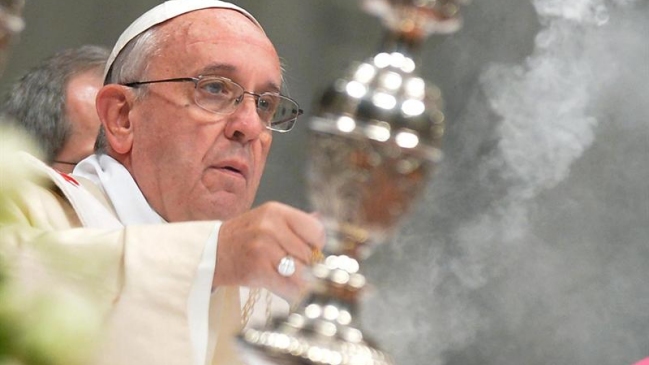 Papa dice que la Iglesia se acerca a los matrimonios en crisis o separados