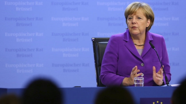 Merkel busca alianza frente al espionaje presionada por la oposición