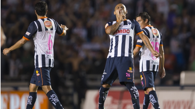 Humberto Suazo anotó en igualdad de Monterrey en la liga mexicana