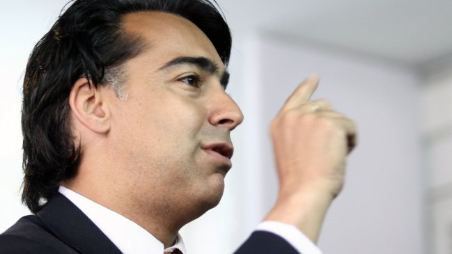 Enríquez-Ominami: Bachelet es ambigua en temas fundamentales