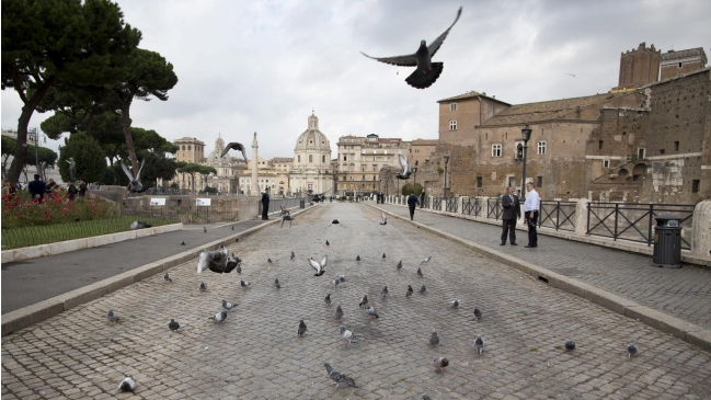 Alcalde italiano prohibió pararse en las calles en actitud de reto y desafío