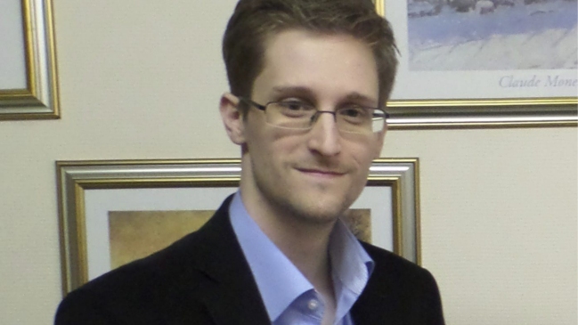 Kremlin: Snowden puede reunirse con quien quiera pero sin dañar a Estados Unidos