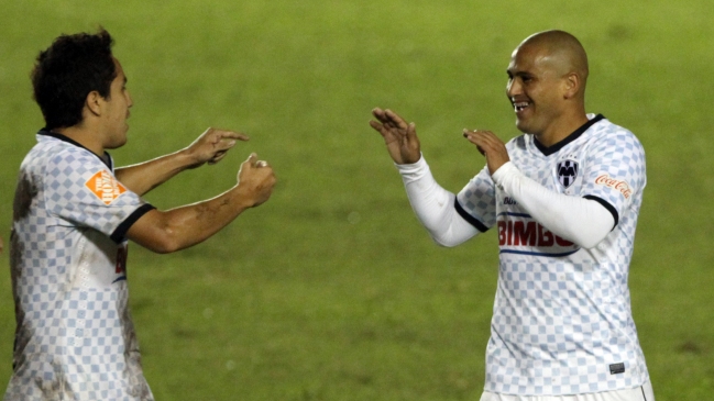 Humberto Suazo anotó dos tantos en triunfo de Monterrey
