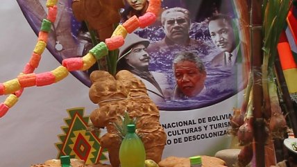En Bolivia dieron por muerto a Nelson Mandela en altar del Día de los Difuntos