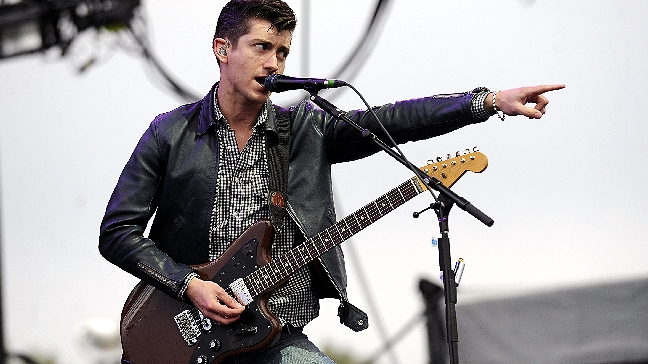 Arctic Monkeys retrasó dos conciertos por laringitis de su vocalista