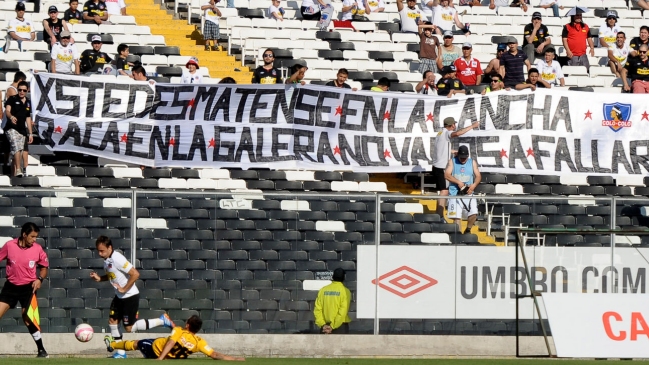 Hinchas de Colo Colo emplazaron a jugadores de cara al superclásico