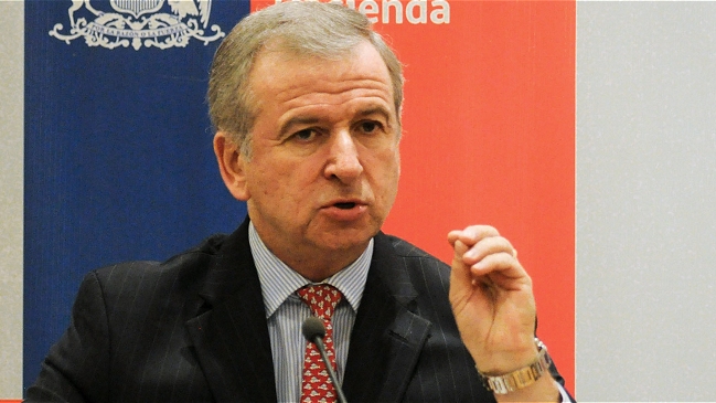 Larraín y Pascua Lama: Inversores extranjeros deben respetar leyes nacionales