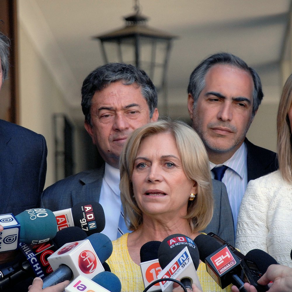 Matthei: Bachelet y su gente están a favor de los encapuchados