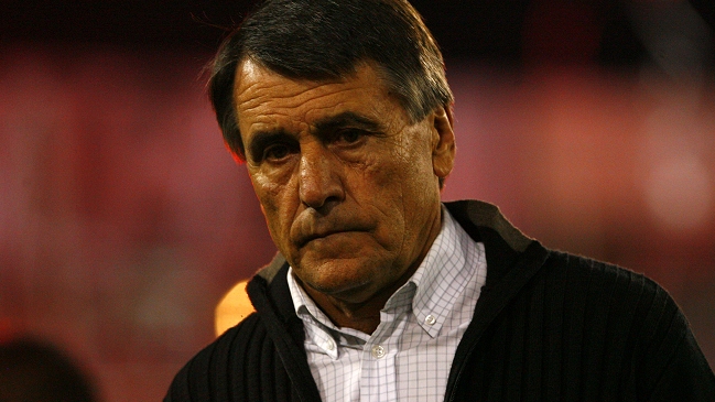 Hugo Tocalli dirigió práctica de la Sub 20 en ausencia de Mario Salas