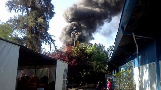 Incendio se registra en dependencias de la Universidad de Santiago