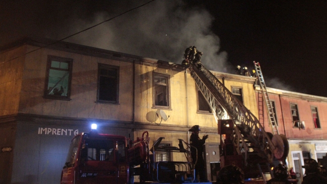 Falleció hombre herido en explosión que provocó incendio en Valparaíso