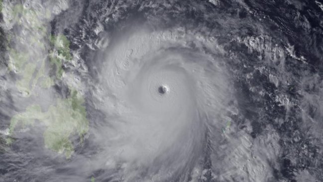 El súper tifón Haiyán toca tierra en Filipinas