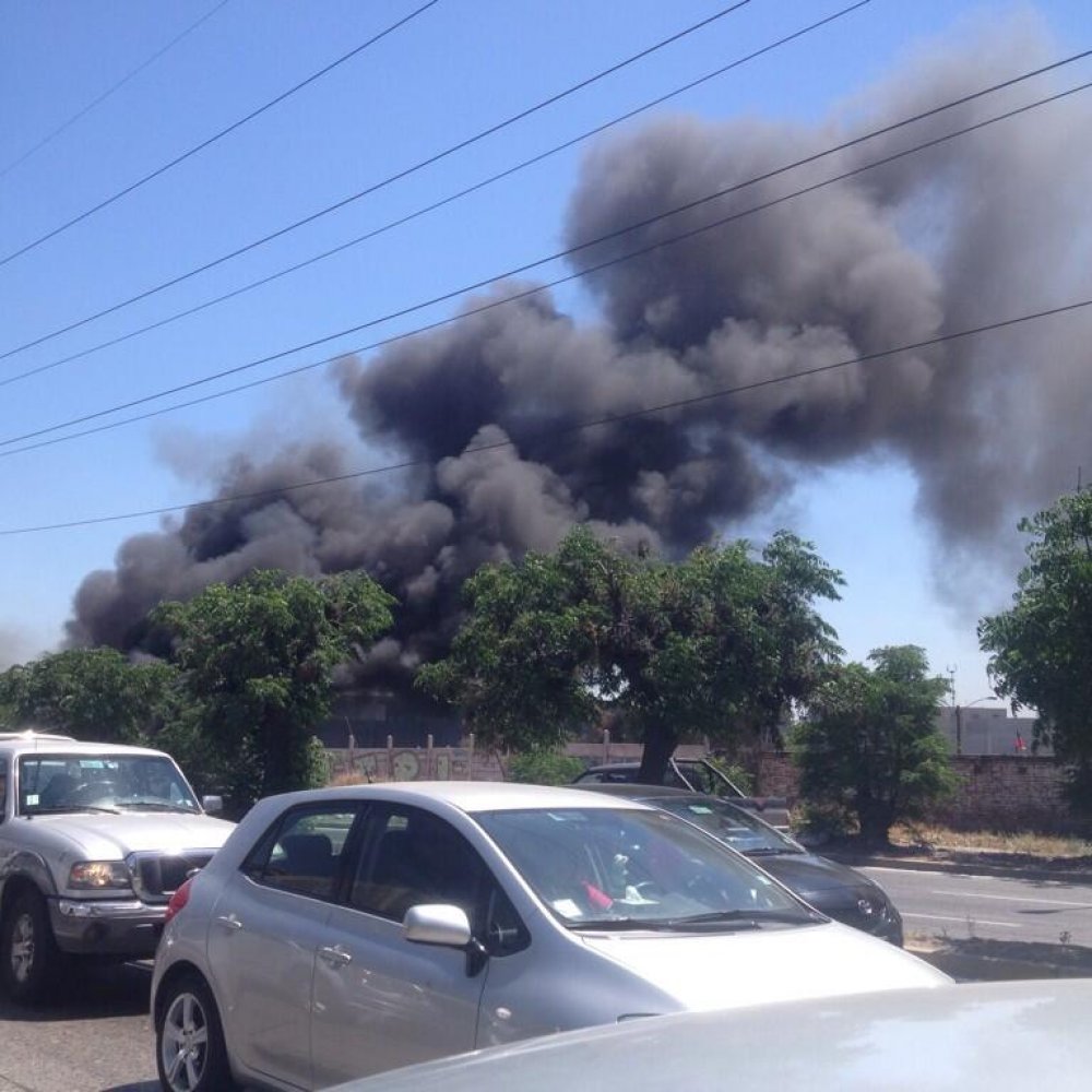 Columna de humo por incendio en cercanías del penal Santiago Uno