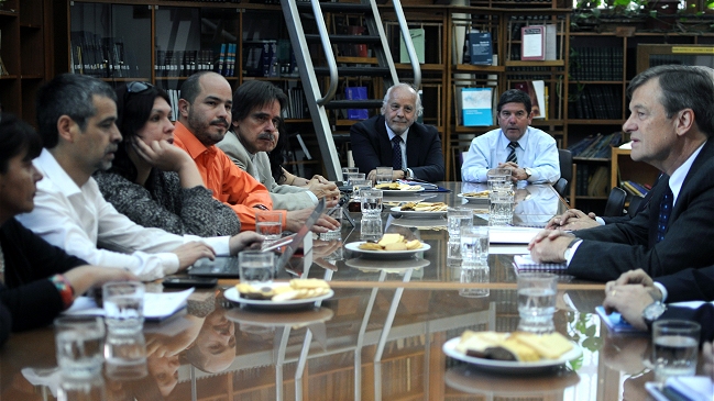 Funcionarios públicos depusieron paro tras reunión en Ministerio de Hacienda