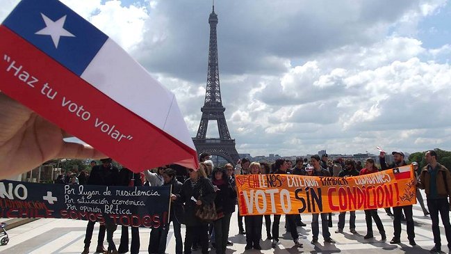 Este domingo comenzó votación simbólica de chilenos en el exterior