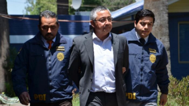 PDI detuvo a hombre que trasladó a dos perros colgando en una bolsa en su Mercedes Benz