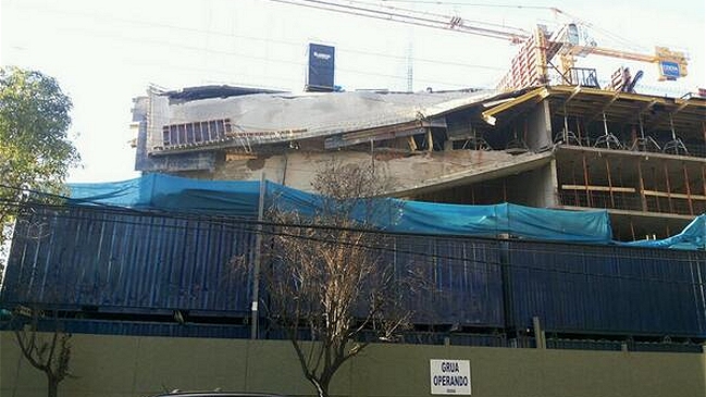 Edificio en construcción en Vitacura sufrió derrumbe de losas