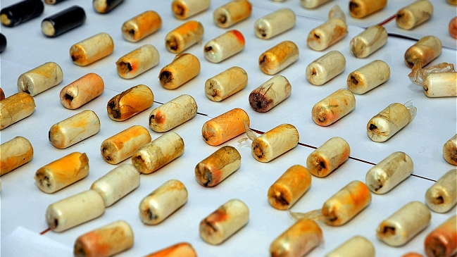 Carabineros detuvo a dos bolivianos con ovoides de cocaína