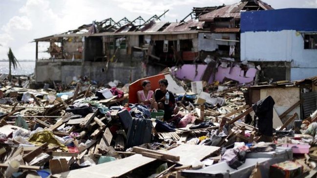 Número de víctimas de tifón Haiyán en Filipinas sube a 2.357