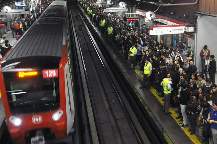 Retrasos en el Metro por ingreso de perro a las vías