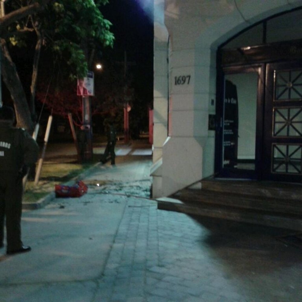 Fallido robo dejó diversos daños a sucursal bancaria en Quinta Normal