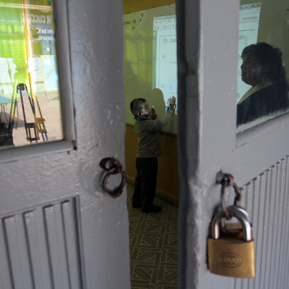 Superintendente de Educación explicó el cierre de 14 colegios