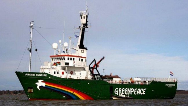 Otros tres meses de custodia para los tripulantes de Greepeace