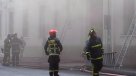 Incendio consume bodegas del teatro Municipal de Santiago