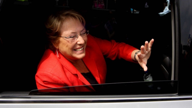 Senador UDI pidió a BancoEstado explicar cobro de diferencia de crédito entregado a Bachelet