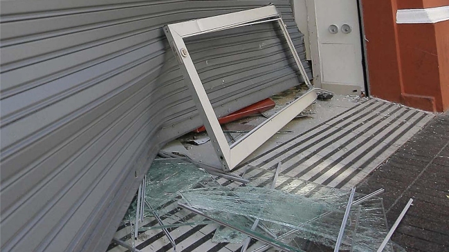 Delincuentes protagonizaron alunizaje en tienda del centro de Santiago