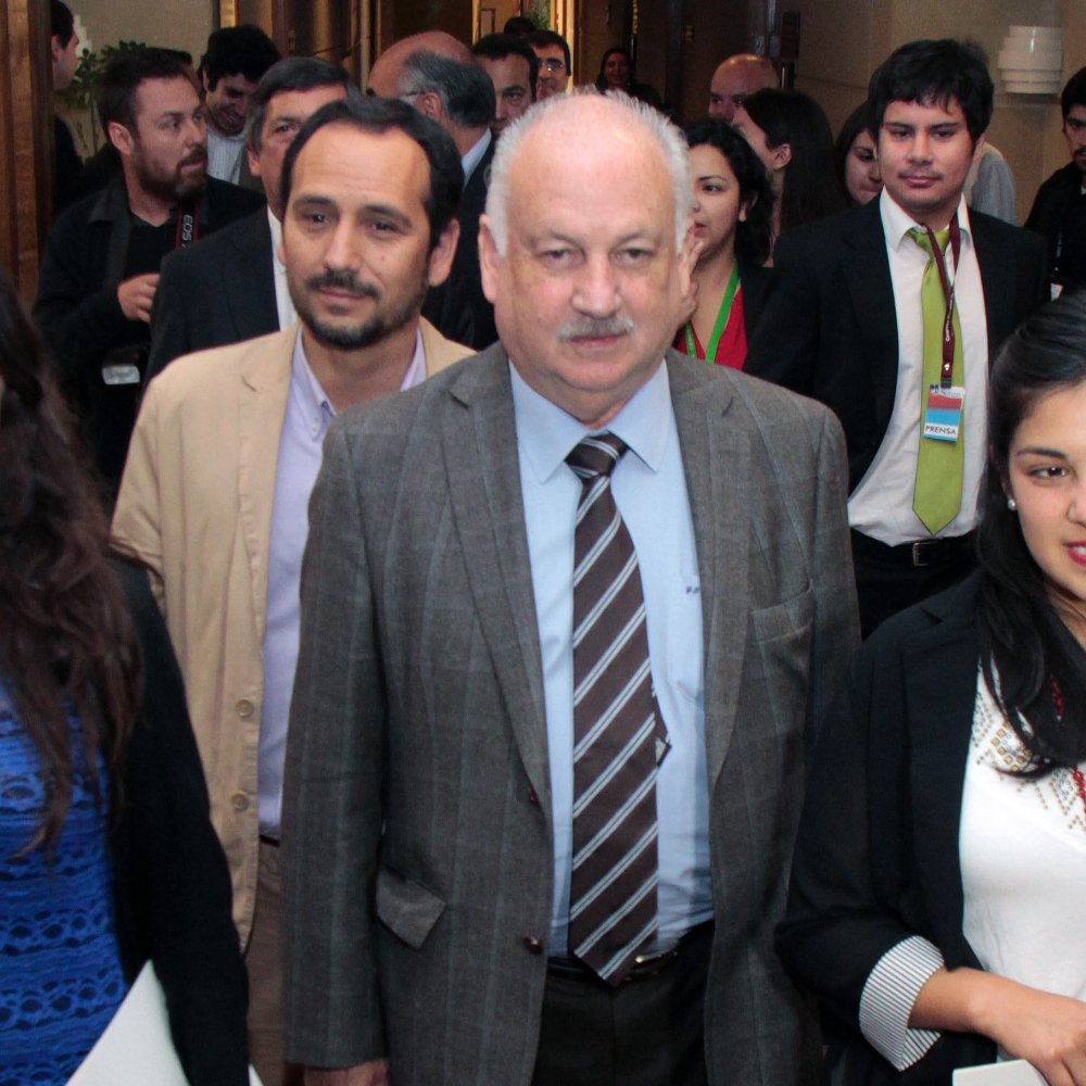 PC pidió a Enríquez-Ominami y Claude llamar a votar por Bachelet