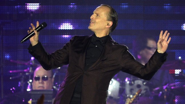 Artistas rindieron un sentido homenaje a Miguel Bosé