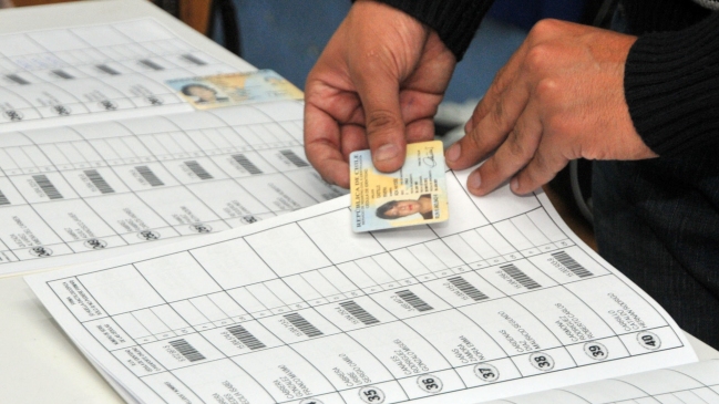 Shakespeare Mozart Armstrong Correa indignado con vocales que fotografiaron su carnet