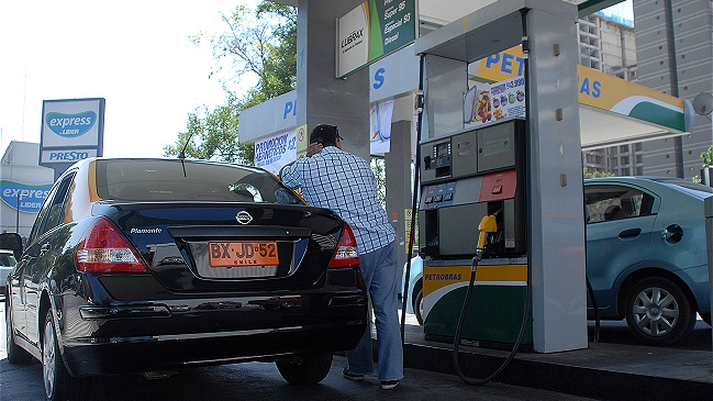 Econsult prevé aumento de 21 pesos para las bencinas la próxima semana