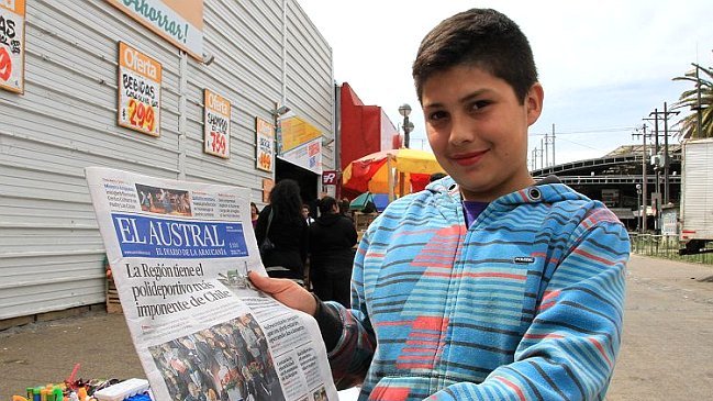 Niño lanzado a la piscina por Presidente Piñera se lo tomó 