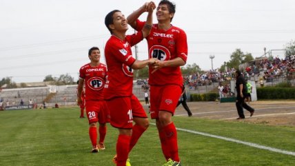 Ñublense goleó a Palestino y se ilusiona con un lugar en la Liguilla